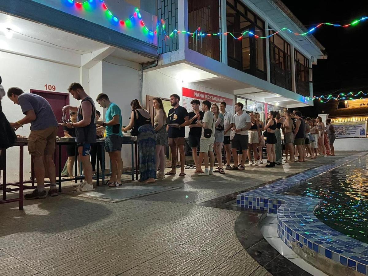 Nana Backpackers Hostel Vang Vieng Dış mekan fotoğraf