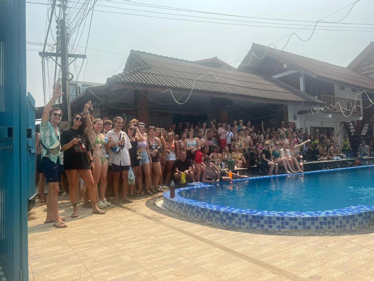 Nana Backpackers Hostel Vang Vieng Dış mekan fotoğraf