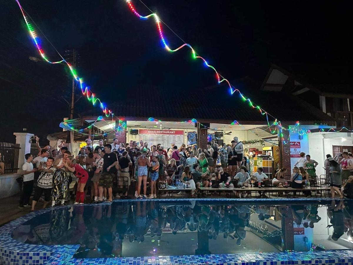 Nana Backpackers Hostel Vang Vieng Dış mekan fotoğraf
