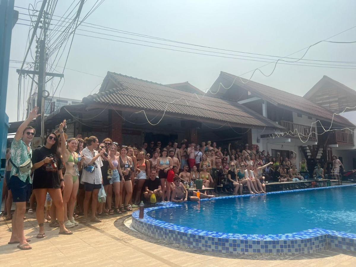 Nana Backpackers Hostel Vang Vieng Dış mekan fotoğraf