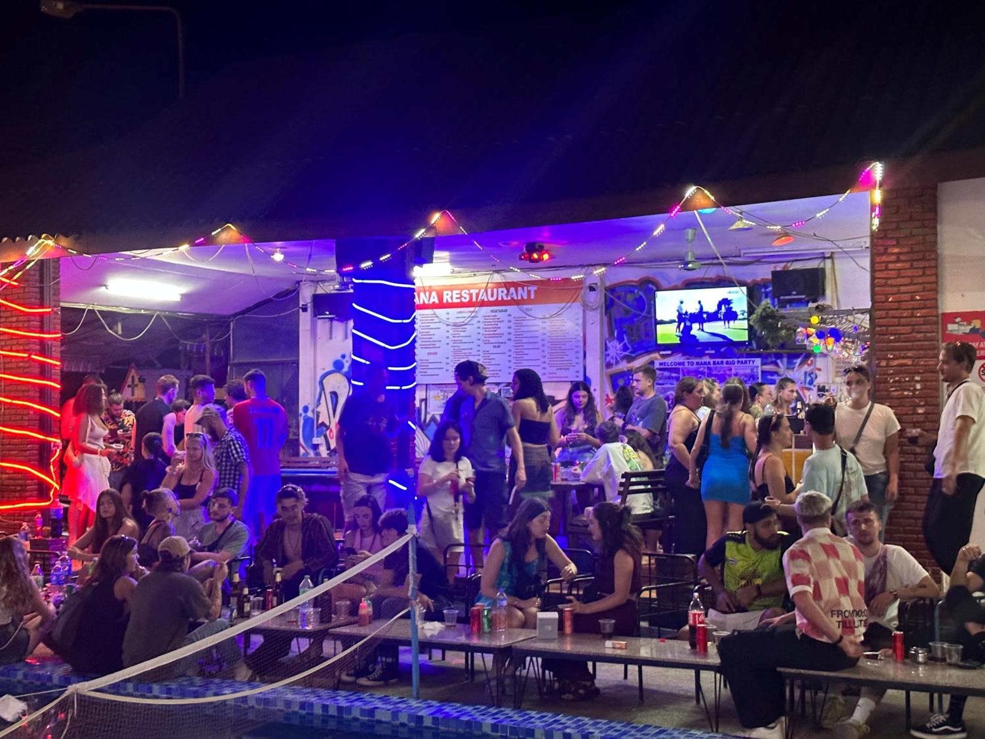 Nana Backpackers Hostel Vang Vieng Dış mekan fotoğraf