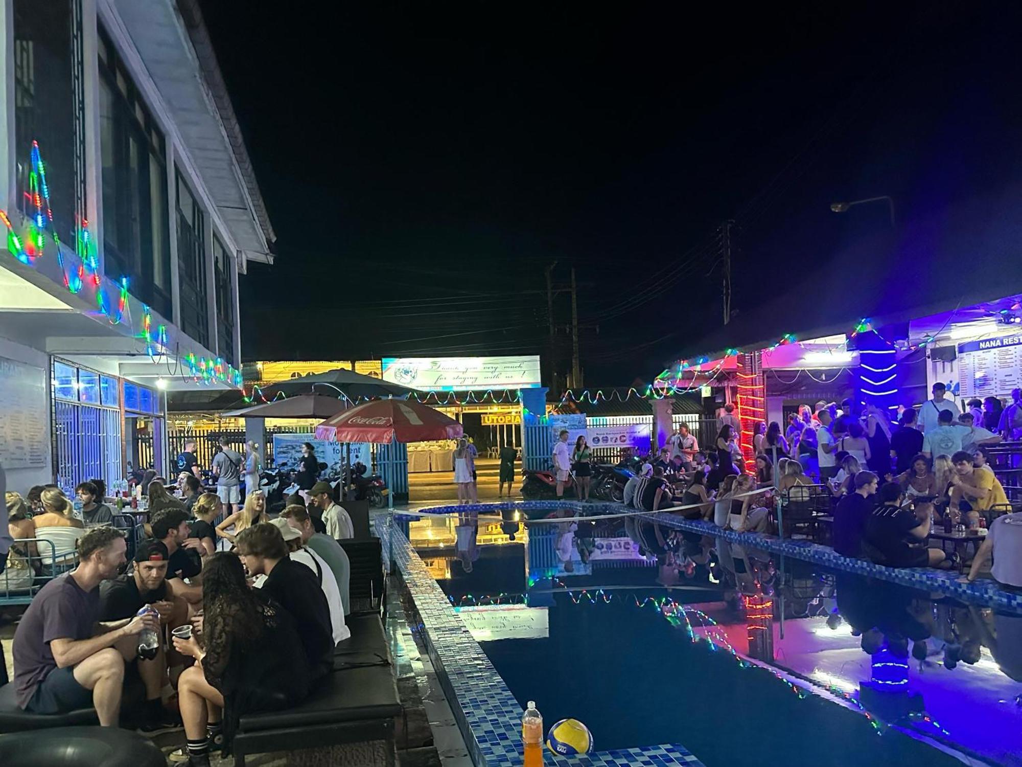 Nana Backpackers Hostel Vang Vieng Dış mekan fotoğraf
