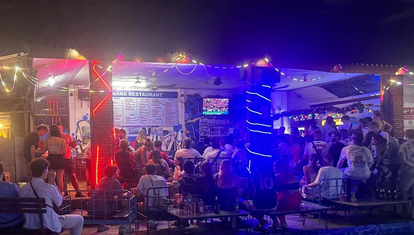 Nana Backpackers Hostel Vang Vieng Dış mekan fotoğraf