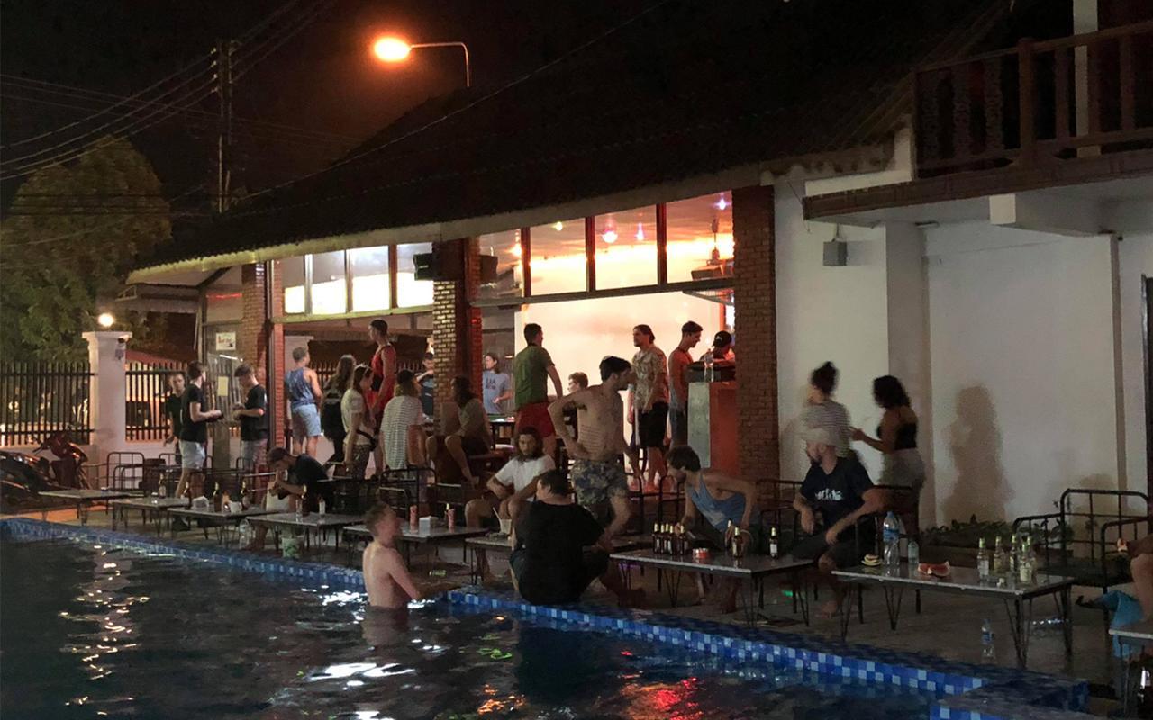 Nana Backpackers Hostel Vang Vieng Dış mekan fotoğraf
