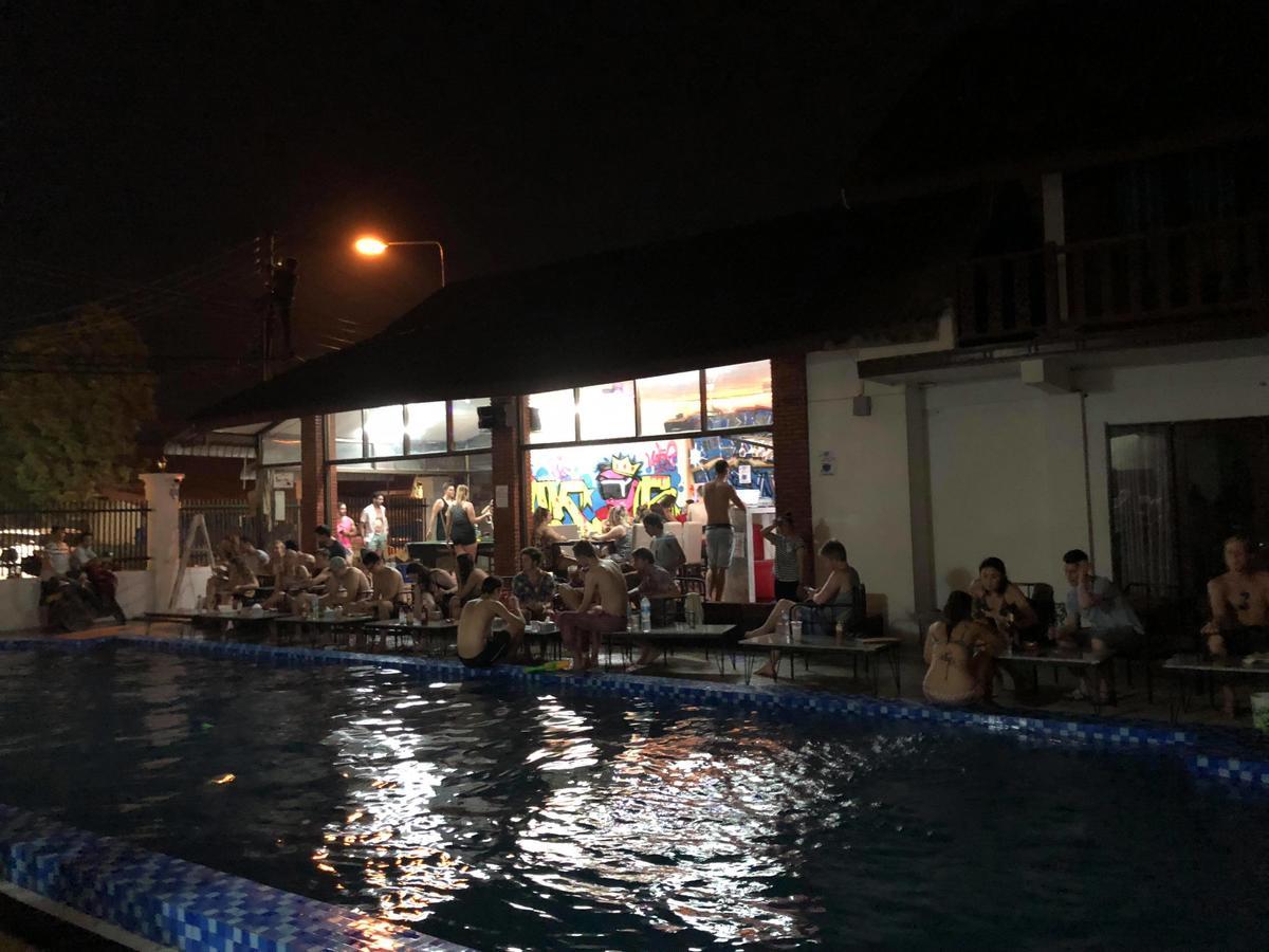 Nana Backpackers Hostel Vang Vieng Dış mekan fotoğraf
