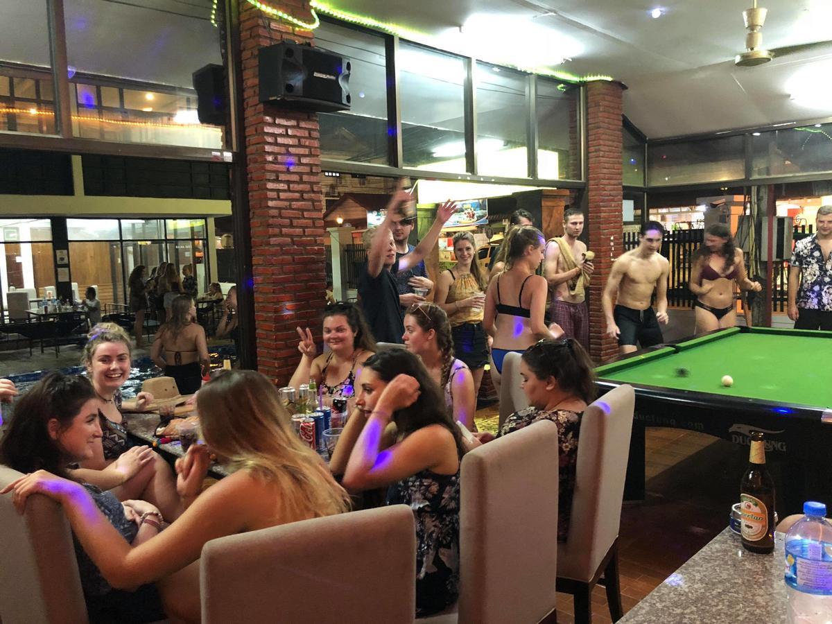 Nana Backpackers Hostel Vang Vieng Dış mekan fotoğraf