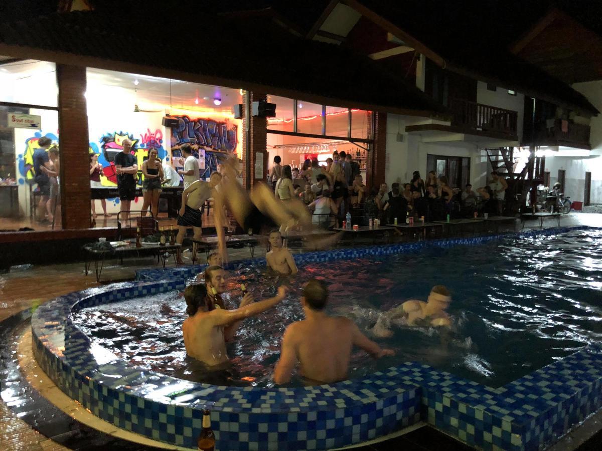 Nana Backpackers Hostel Vang Vieng Dış mekan fotoğraf