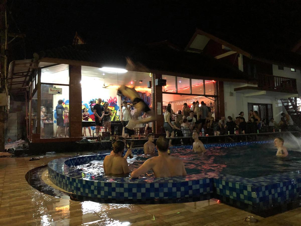 Nana Backpackers Hostel Vang Vieng Dış mekan fotoğraf