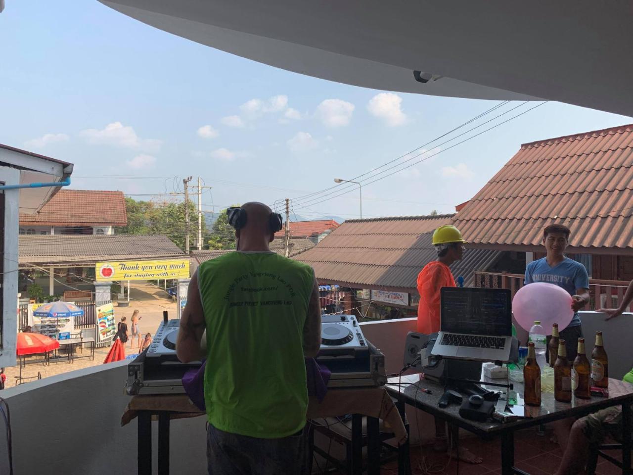 Nana Backpackers Hostel Vang Vieng Dış mekan fotoğraf