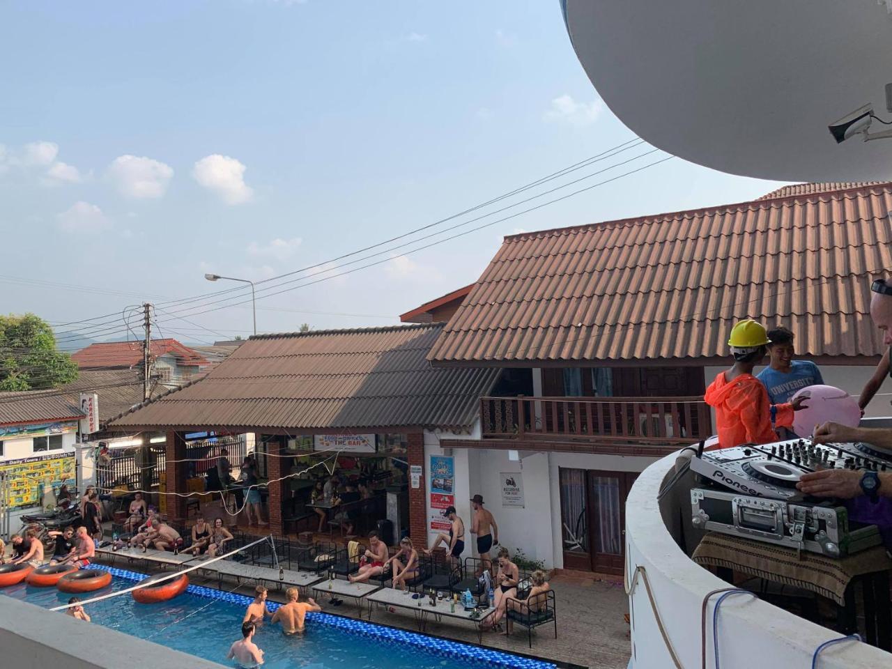 Nana Backpackers Hostel Vang Vieng Dış mekan fotoğraf